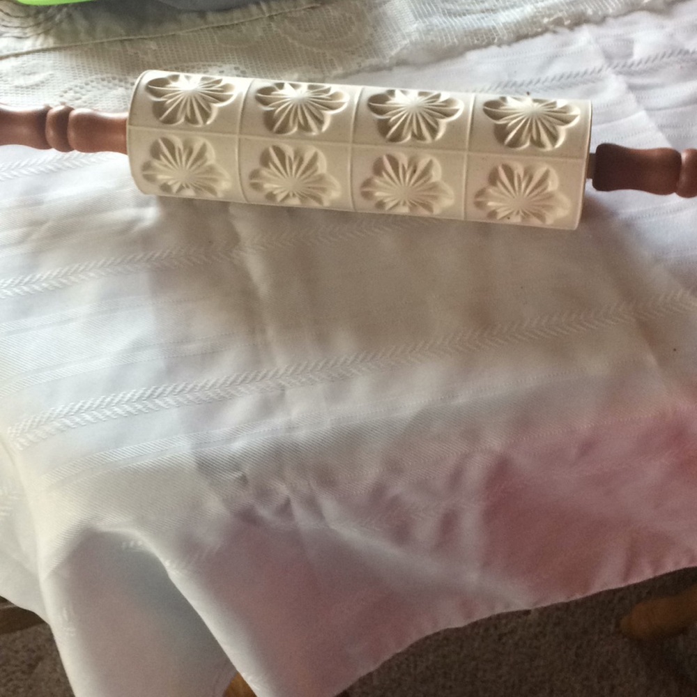 Glass rolling pin lightweight going to thrift